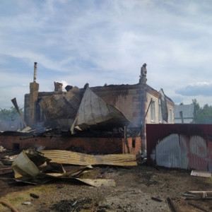 В муромской деревне сгорели дом, гараж и два сарая