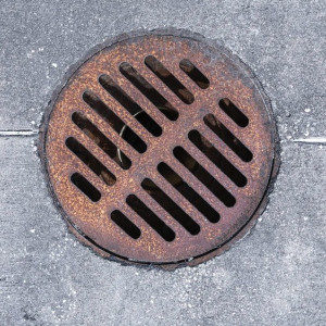 Во Владимире ремонт дороги на улице Чапаева решили начать с замены ливневок