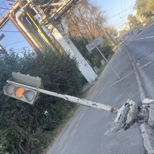 Во Владимире у химзавода фура снесла светофор