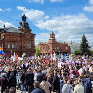 По центру Владимира прошли 1 643 выпускника
