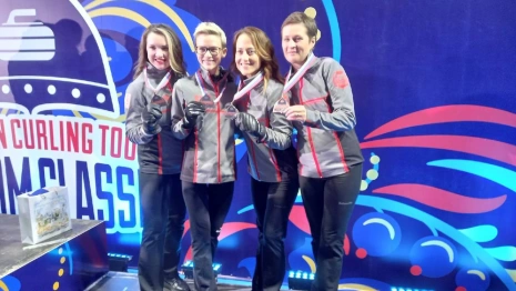 Владимирцы взяли бронзу на международном турнире по керлингу