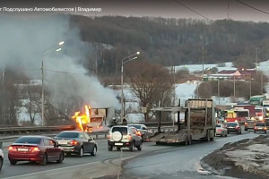 Появилось видео горящей на Пекинке во Владимире ГАЗели