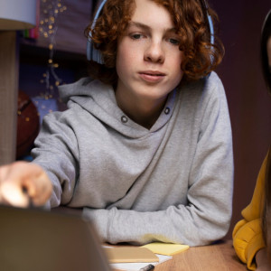 На что родители разрешают детям тратить деньги в интернете?