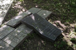 Во Владимире в Курсантском сквере бетонная плита упала на ребенка