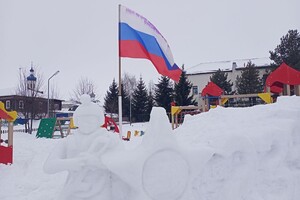 Беженец из Артемовска создал «военную» снежную скульптуру в Юрьев-Польском
