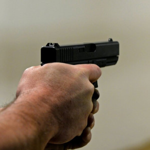 Во Владимире вооруженный пистолетом мужчина угрожал убийством двум детям