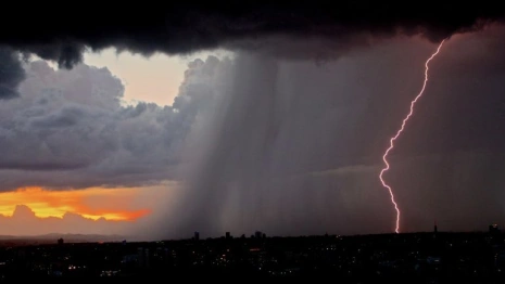 По Владимирской области пройдет мощный ливень с грозой