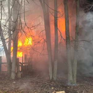 В Карабаново загорелся барак