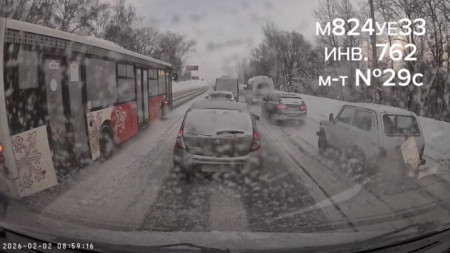 Во Владимире водитель автобуса №29 решил объехать пробку по встречке и нарушил ПДД