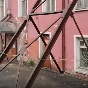 Владимирцы пожаловались на исчезнувший забор у отправленного под снос здания военкомата