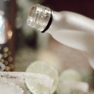 Врачи рассказали об опасности согревания алкоголем в мороз