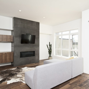 В Меленках сироту из детдома оставили без законного жилья