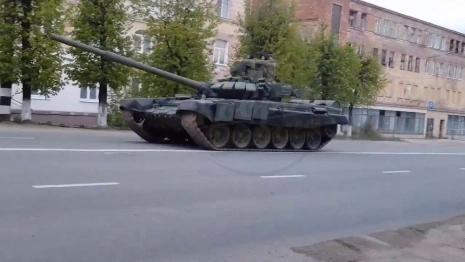 По улицам крупного города во Владимирской области проехали танки