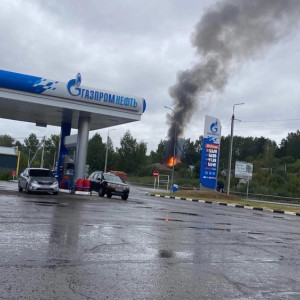 Во Владимирской области вблизи заправки сгорел дом