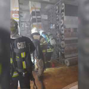 В Коврове загорелся магазин с ленолеумами