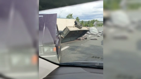 Во Владимире у «Тандема» опрокинулся прицеп с овощами