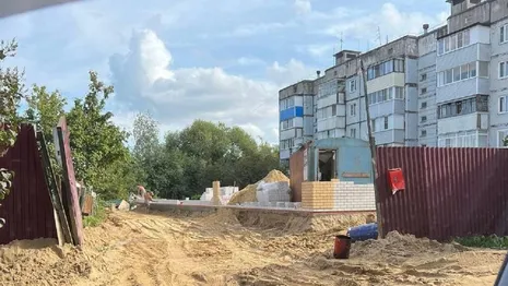 Во Владимире начали строить дом без разрешения чиновников