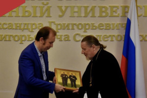В храм Владимирского госуниверситета привезли икону покровителей юристов