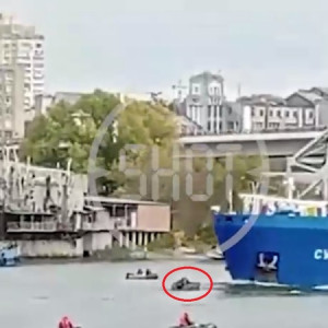 В Ростове-на-Дону танкер «Суздаль» снес лодку с тремя рыбаками