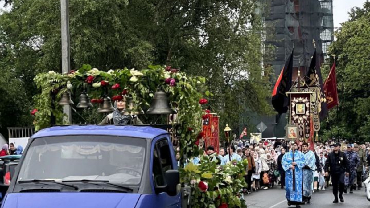 Во Владимире сотни верующих прошли Крестный ход до Боголюбово - День во  Владимире