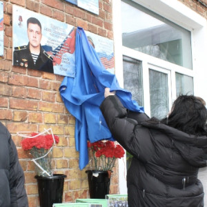 В меленковской школе установили мемориальную доску в честь погибшего бойца СВО