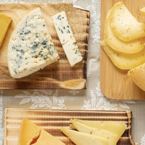 С прилавков владимирских магазинов могут исчезнуть сыры бри и камамбер