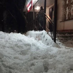 СК возбудил уголовное дело из-за падения ледяной глыбы на женщину в Коврове