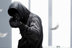 Во Владимире 2 человека с оружием ворвались в банк ВТБ