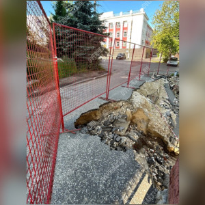 Во Владимире «забили» на провалившийся асфальт на Октябрьском проспекте