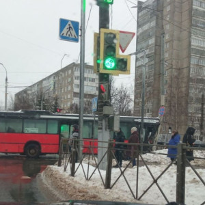 Пассажирский автобус врезался в столб во Владимире 