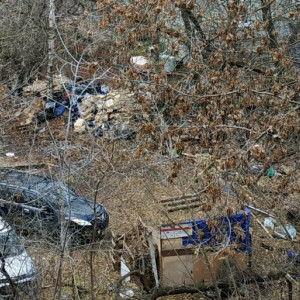 Жители улицы Батурина во Владимире пожаловались на стихийную свалку под окнами