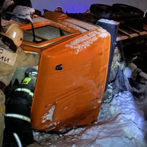 Во Владимирской области на трассе М-7 Волга перевернулся грузовик