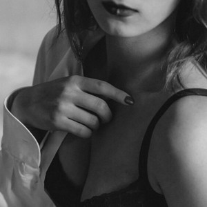 Во Владимирской области 17-летнюю девушку уличили в шантаже подруги интимными фото