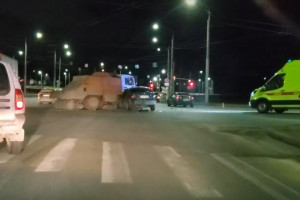 Во Владимире легковушка влетела под грузовик: есть пострадавшие