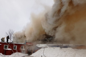Появилось фото и видео мощного пожара в промзоне Владимира