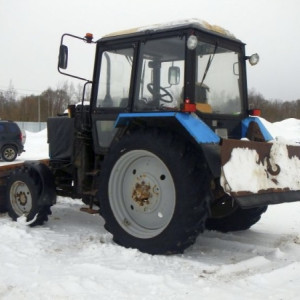 В Лакинске пьяный мужчина угнал снегоуборочный трактор и расчистил дорогу у дома