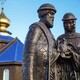 На Сахалине появился памятник муромским Петру и Февронии