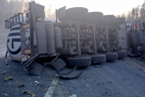 На М-12 в Судогодском районе погиб водитель перевернувшейся фуры