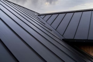 Разбившимся насмерть после падения с крыши ДК в Петушках оказался 50-летний мужчина