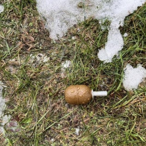 Жители Коврова заметили гранату на детской площадке