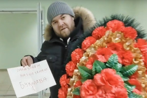 Во Владимирской области экологи вручили траурный венок экс-главе района