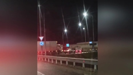 Во Владимирской области длинномер застрял на платнике М-12