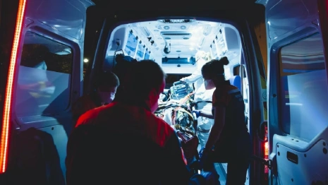 Во Владимирской области мужчина сорвался с крыши дома