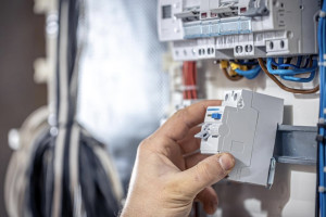 В Гусь-Хрустальном полностью вернули электричество после урагана «Орхан»