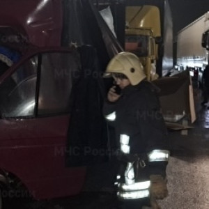 Под Гороховцом пострадавшего в ДТП с большегрузами зажало в салоне