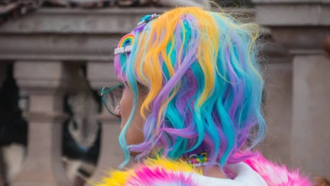 «Синие волосы и кольцо в носу». Владимирцы сообщили о выгнанной из школы ученице