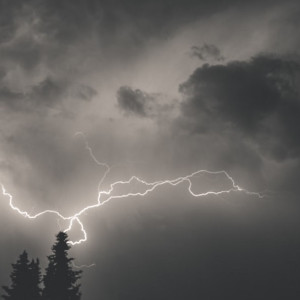 Жителей Владимирской области предупредили о грозе с дождем