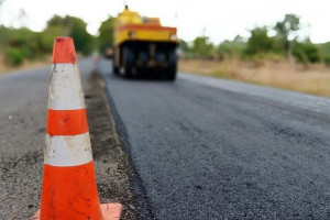 Во Владимирской области дорожники заплатят за трещины на легковушке