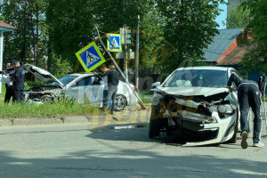 Во Владимирской области водитель иномарки снес светофор