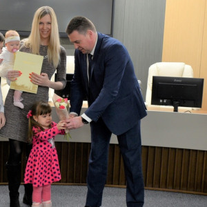 Во Владимире 14 многодетных семей получили сертификаты на покупку жилья